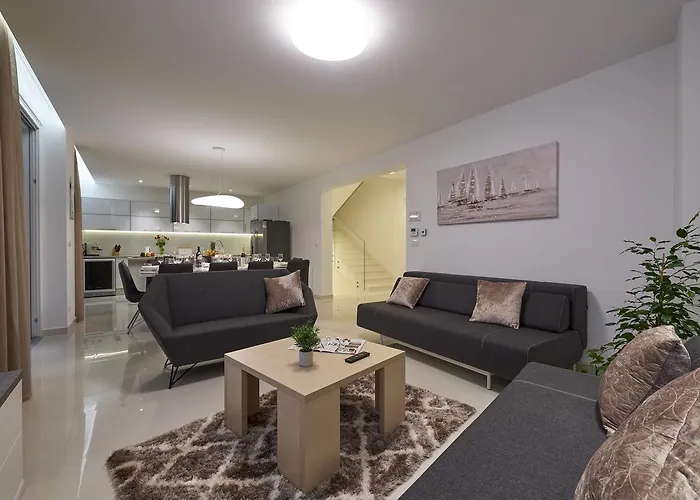 Villa Trogir 特罗吉尔