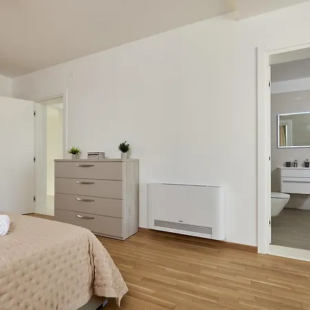 Villa Trogir וילה *