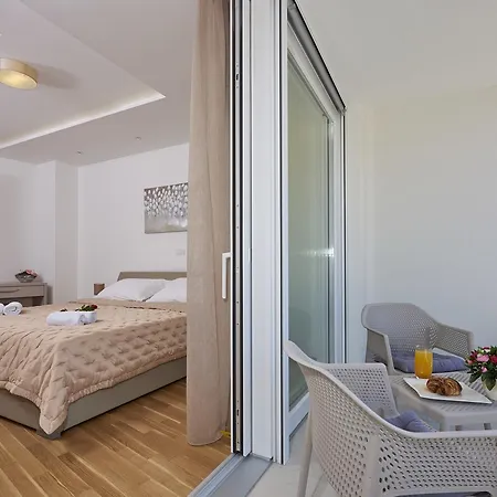 Villa Trogir 特罗吉尔