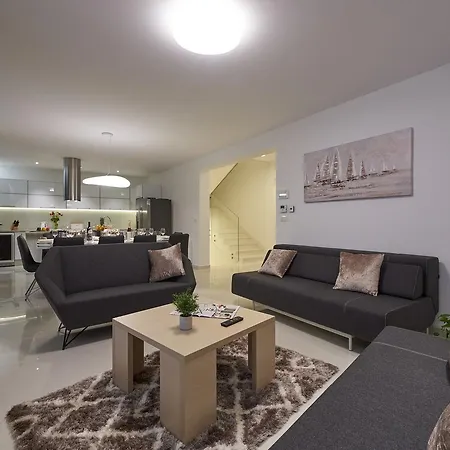 Villa Trogir 特罗吉尔