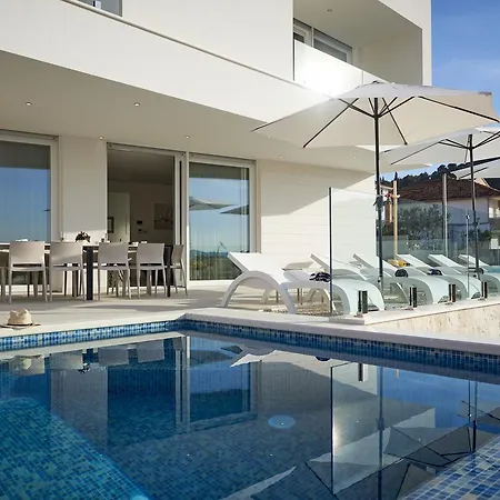 Villa Trogir 别墅