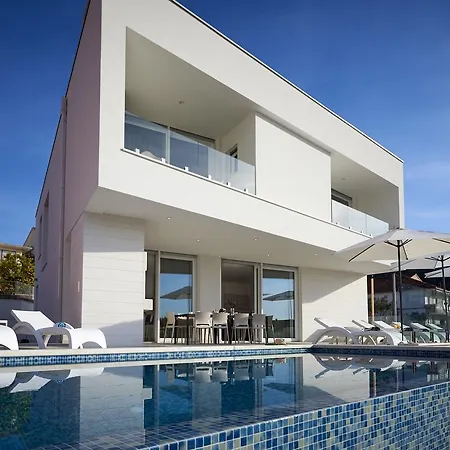Villa Trogir * 特罗吉尔