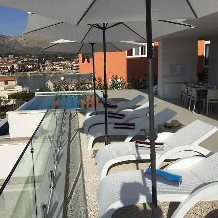 Villa Trogir 别墅 特罗吉尔