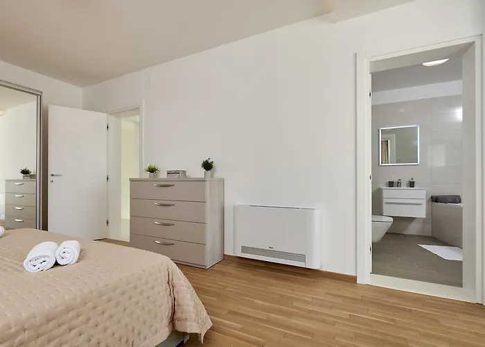 Villa Trogir Вілла *