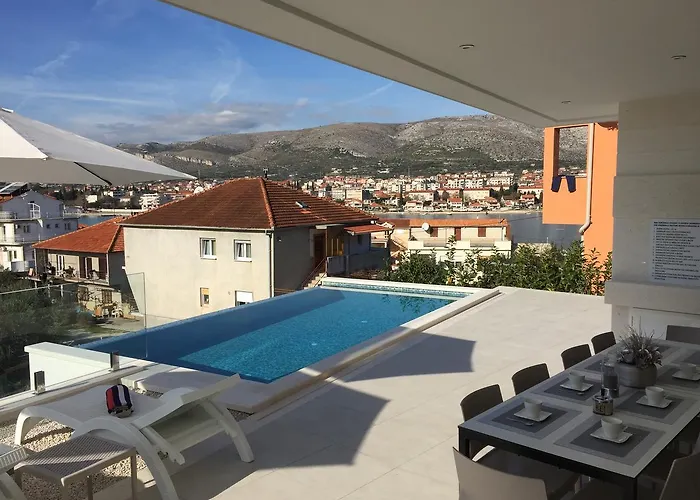 Villa Trogir Трогір